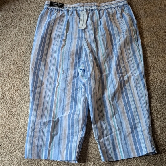 New with Tags Alfred Dunner Blue & White Stripe Classic Fit Capri Size 18 - Picture 5 of 5